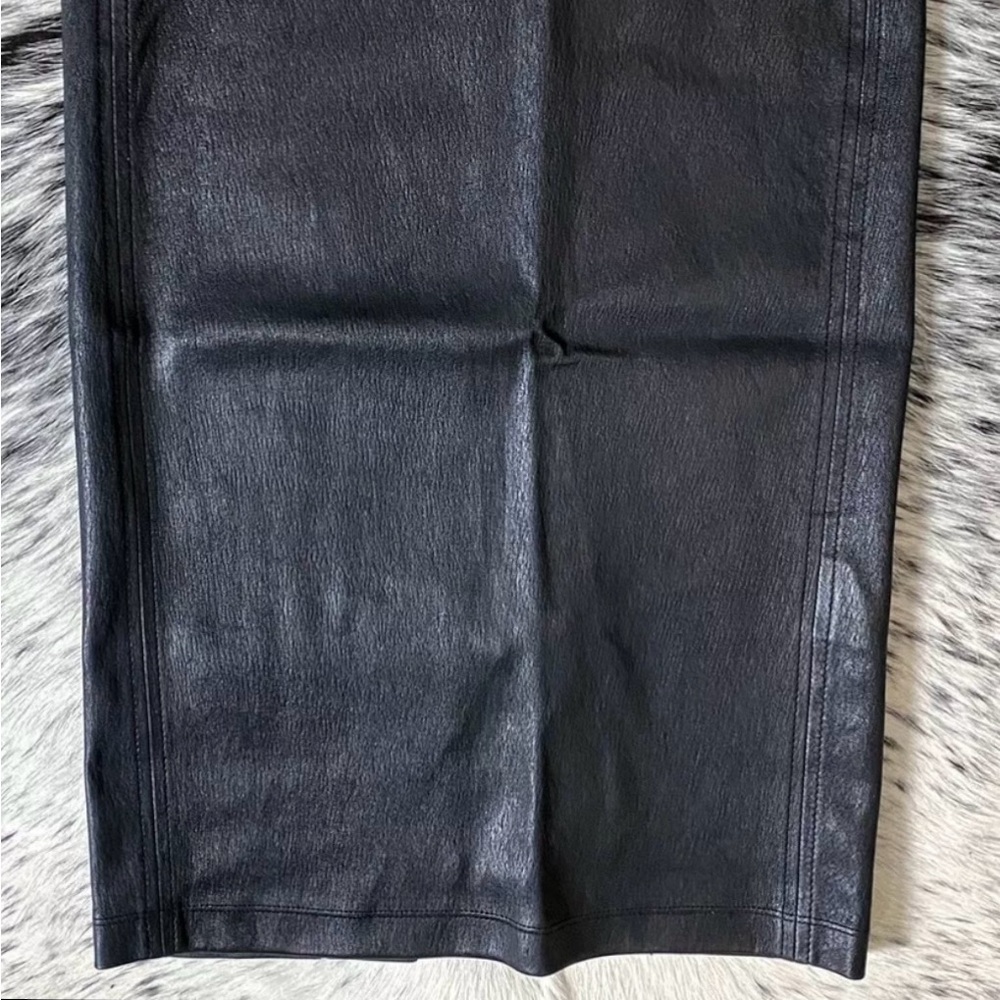 HELMUT LANG PLONGE LEATHER PENCIL SKIRT, SZ 00 BLACK - Picture 4 of 10